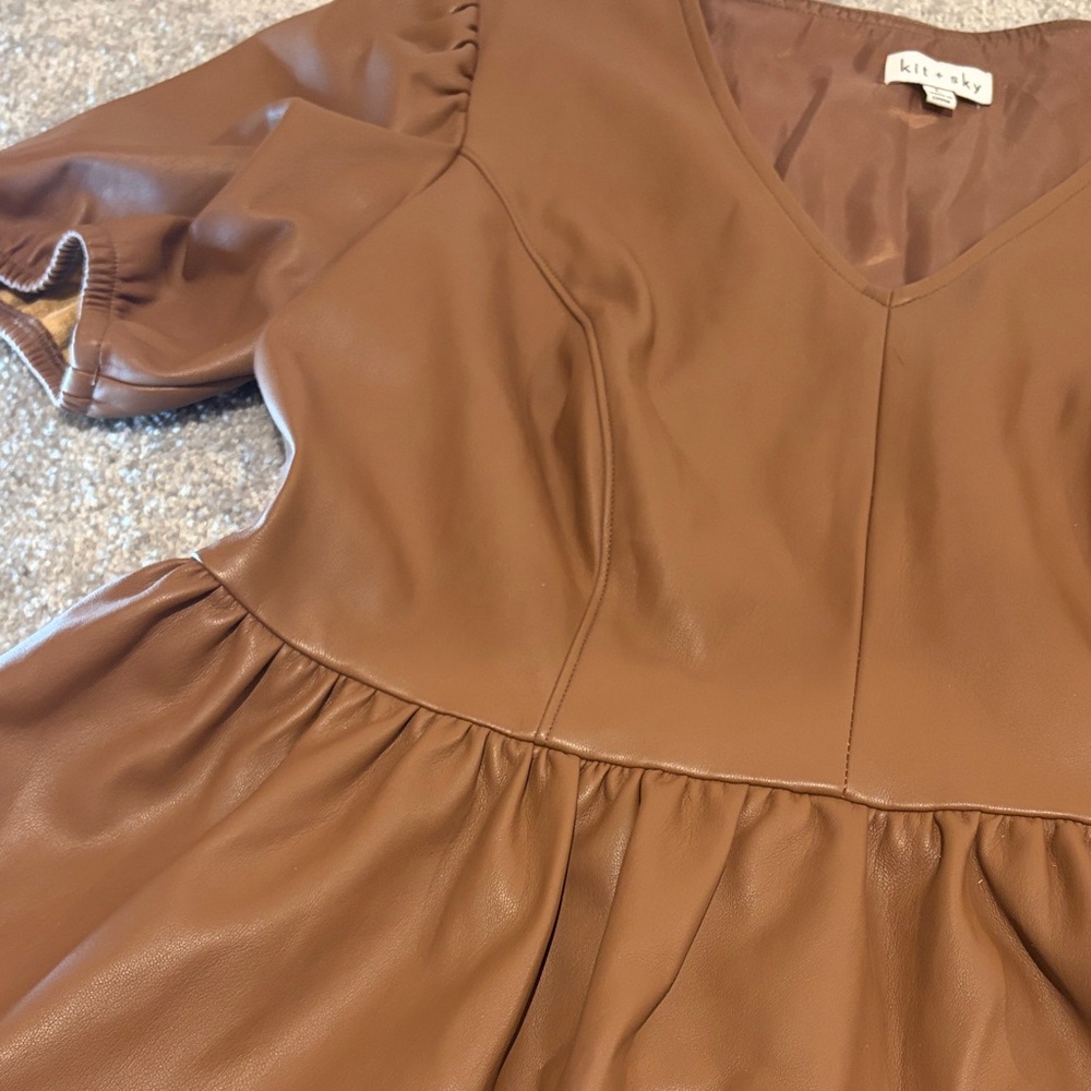 KIT + SKY Brown Faux Leather Peplum Blouse Large - Picture 4 of 4
